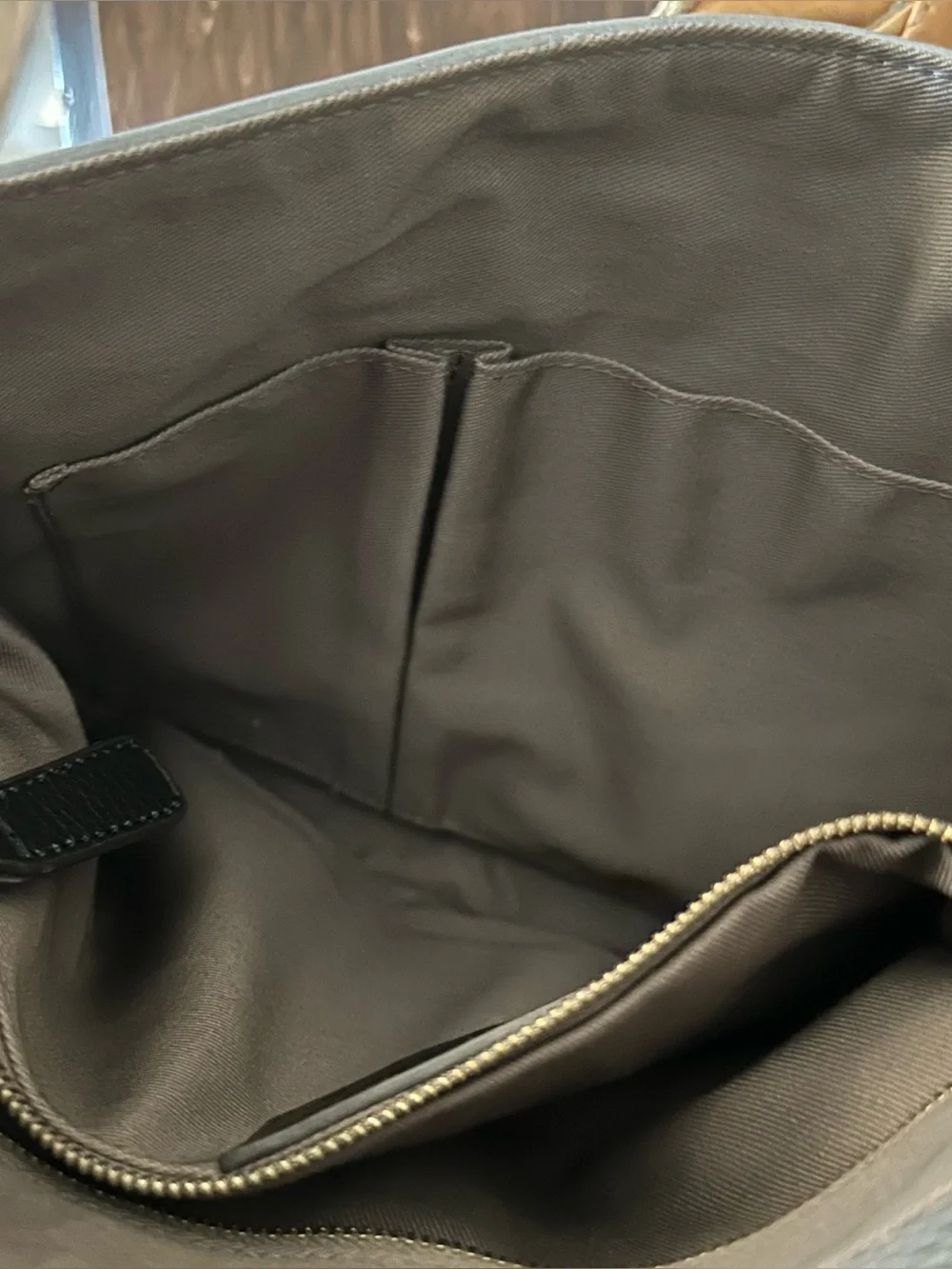G.I.L.I. Gili Halo got it love it Halo BLACK Leather Crossbody